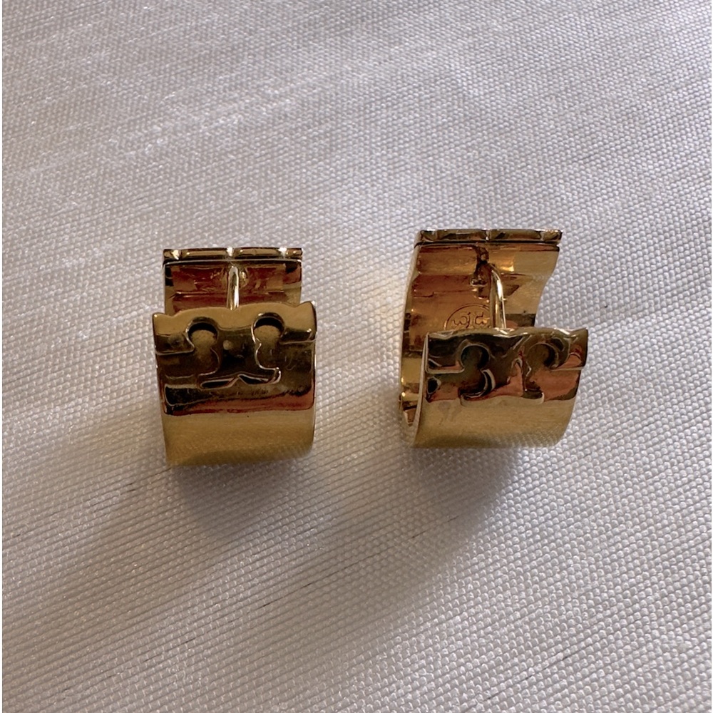 Tory Burch gold earrings ,, there’s nice, no box and dusty bag.
